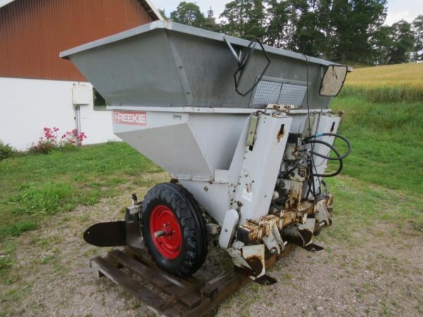 2002 Reekie 2 Row Potato Planters