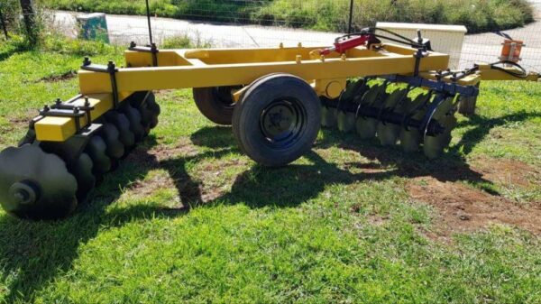 2016 GC Tillage 16 Offset Hydraulic lift Disc Blade Harrow