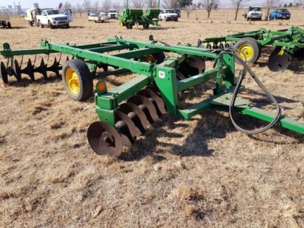 John Deere 28 Hydraulic Disc Harrow Farm Tool