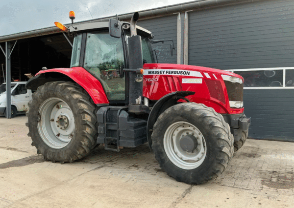 2012 Massey Ferguson 7620 tractor